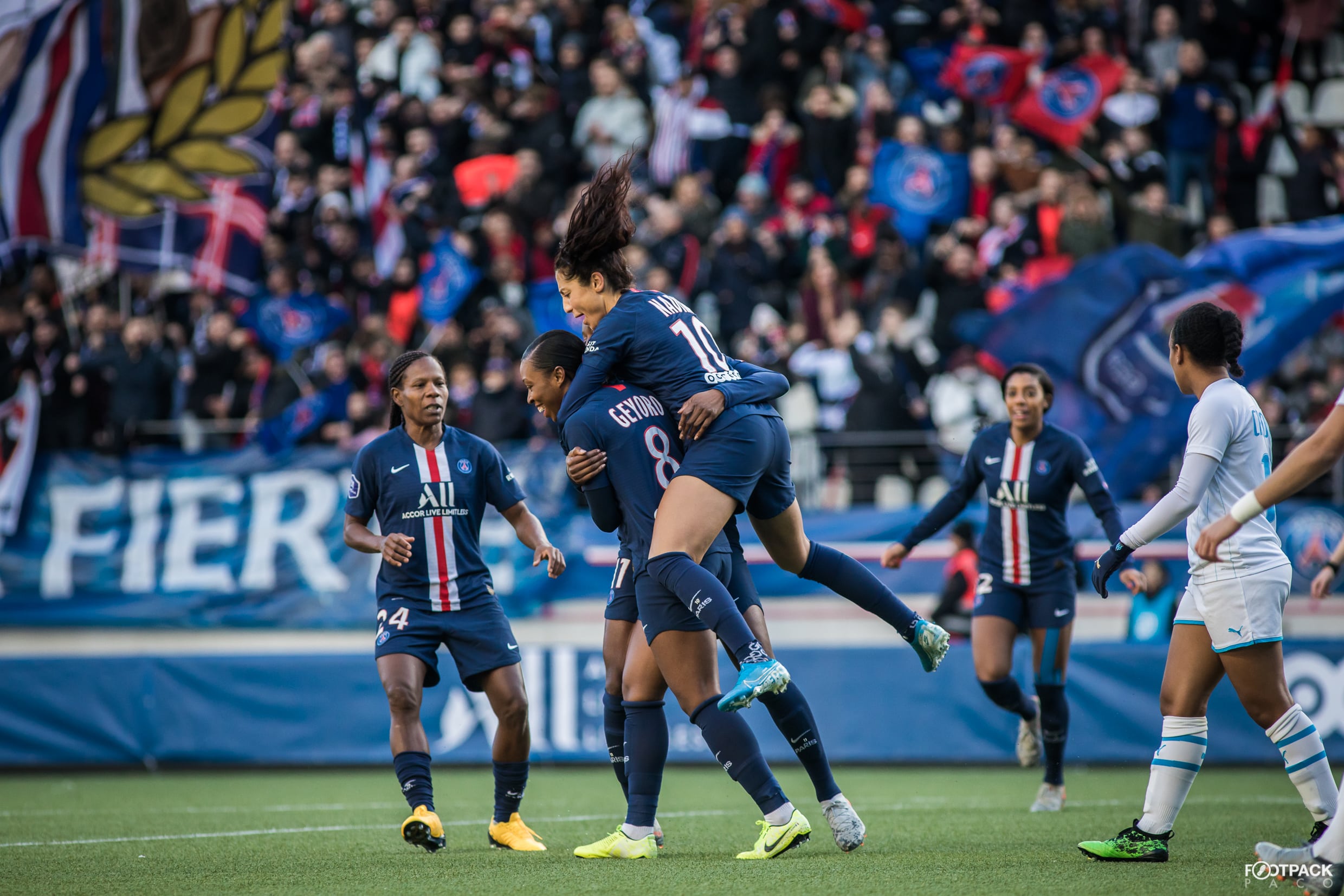 au-stade-paris-saint-germain-psg-olympique-de-marseille-d1-feminine-arkema-footpack-13