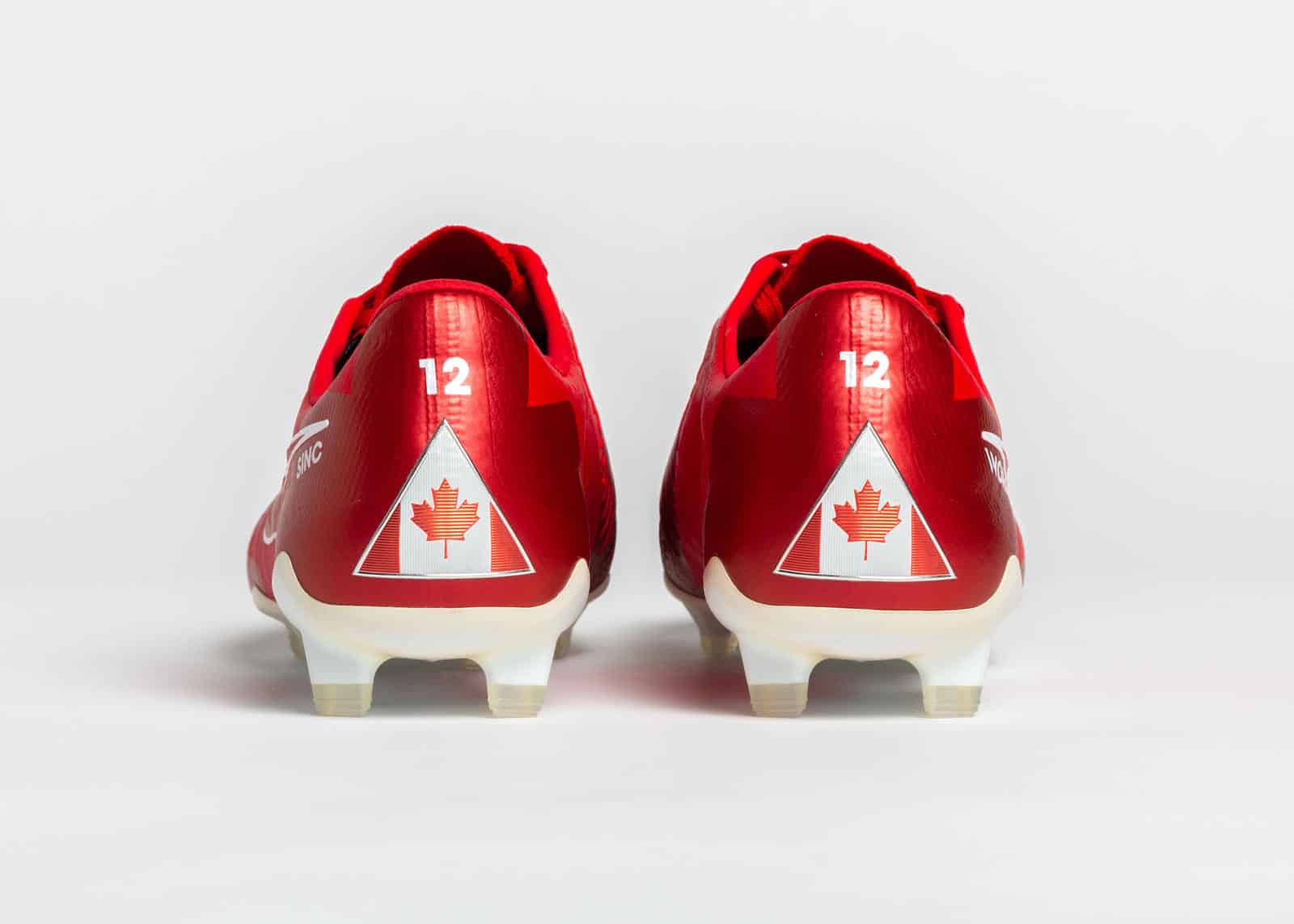 chaussures-foot-nike-phantom-venom-christine-sinclair-record-buts-10