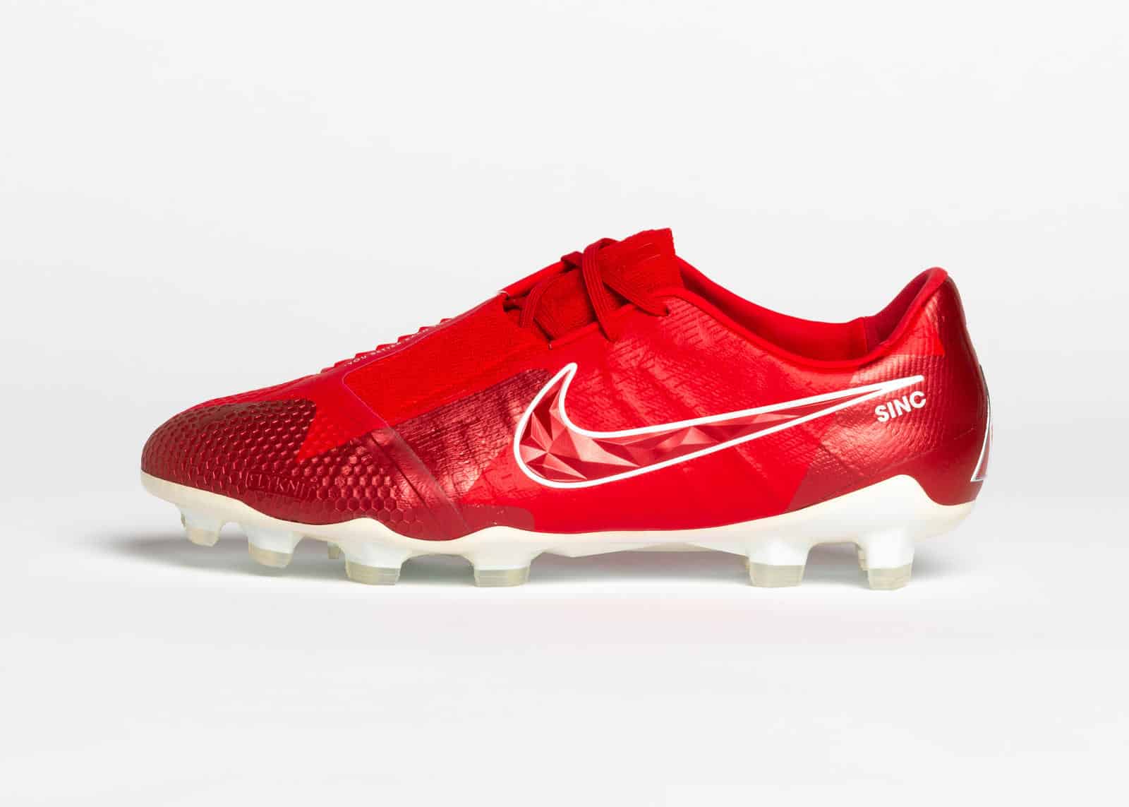 chaussures-foot-nike-phantom-venom-christine-sinclair-record-buts-12