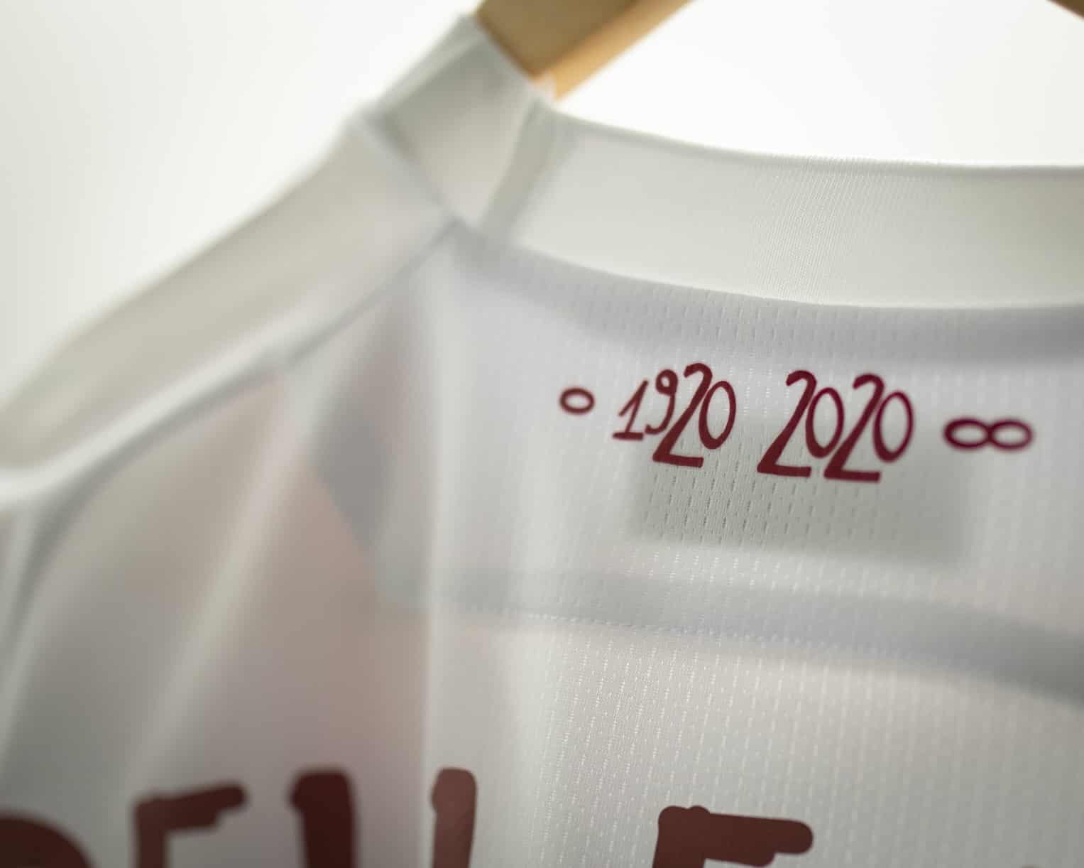 maillot-100-ans-cagliari-janvier-2020-macron-2