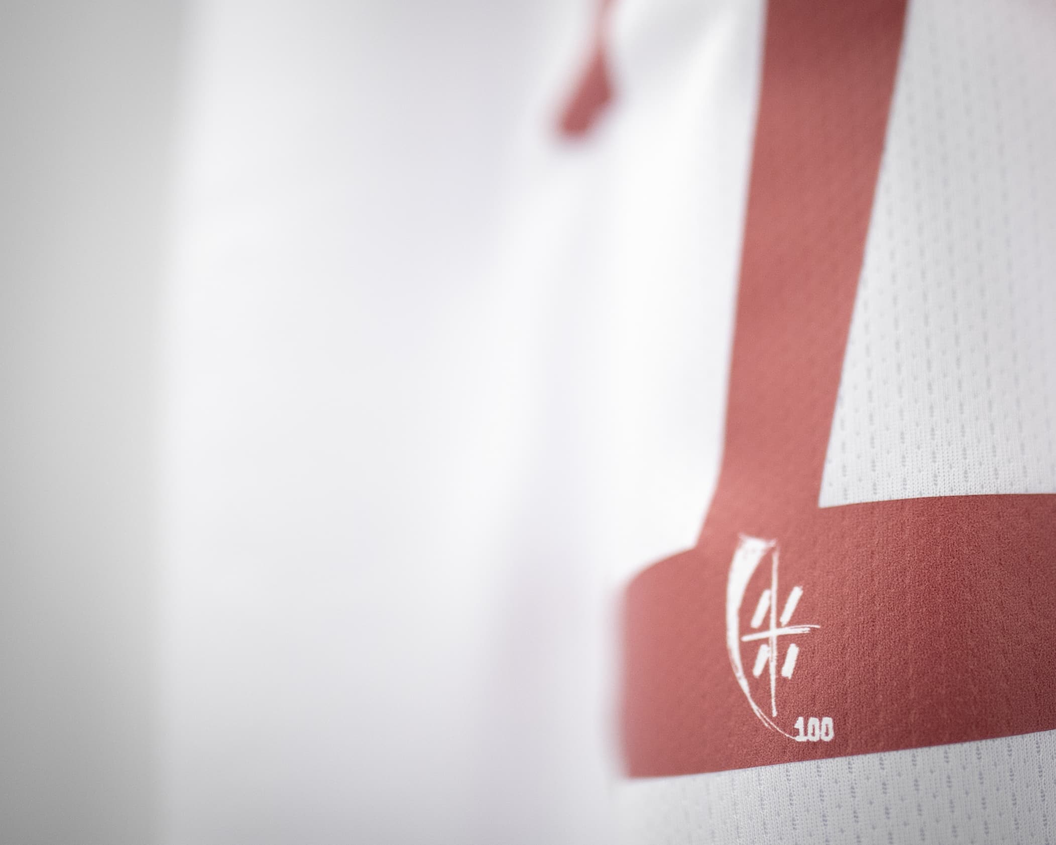 maillot-100-ans-cagliari-janvier-2020-macron-3