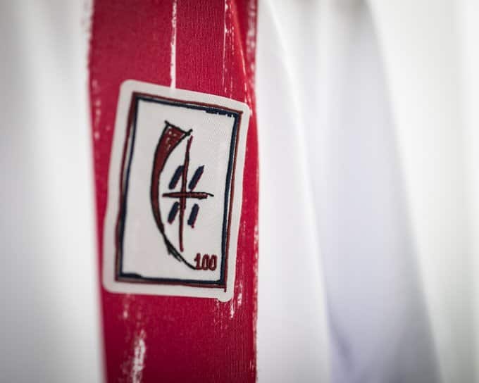 maillot-100-ans-cagliari-janvier-2020-macron-