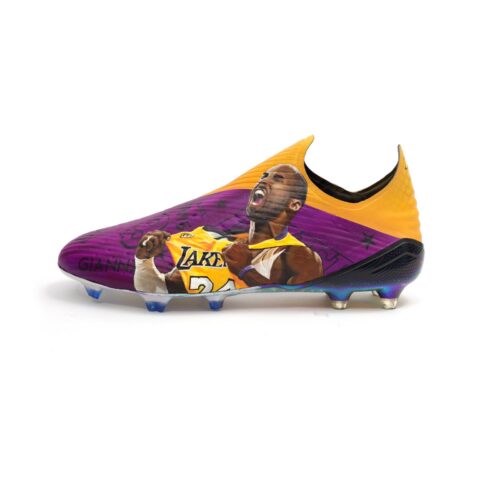 Image de l'article Un joueur fait customiser ses chaussures de foot en hommage à Kobe Bryant