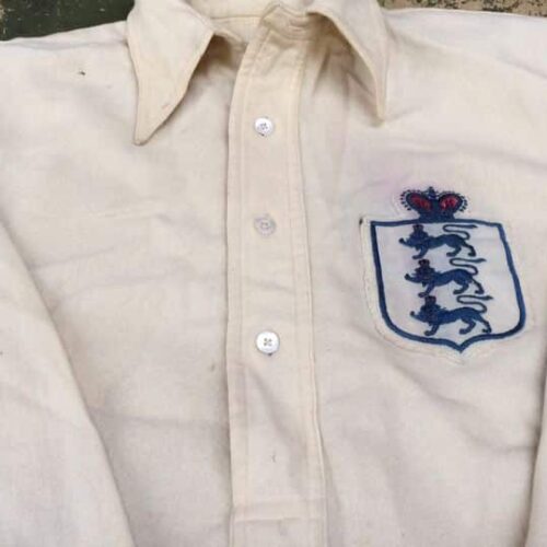 Image de l'article Un maillot de l'Angleterre vieux de 109 ans retrouvé ... dans un tiroir