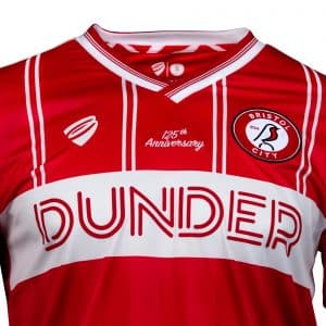 Pour fêter ses 125 ans, Bristol City dévoile un maillot mashup