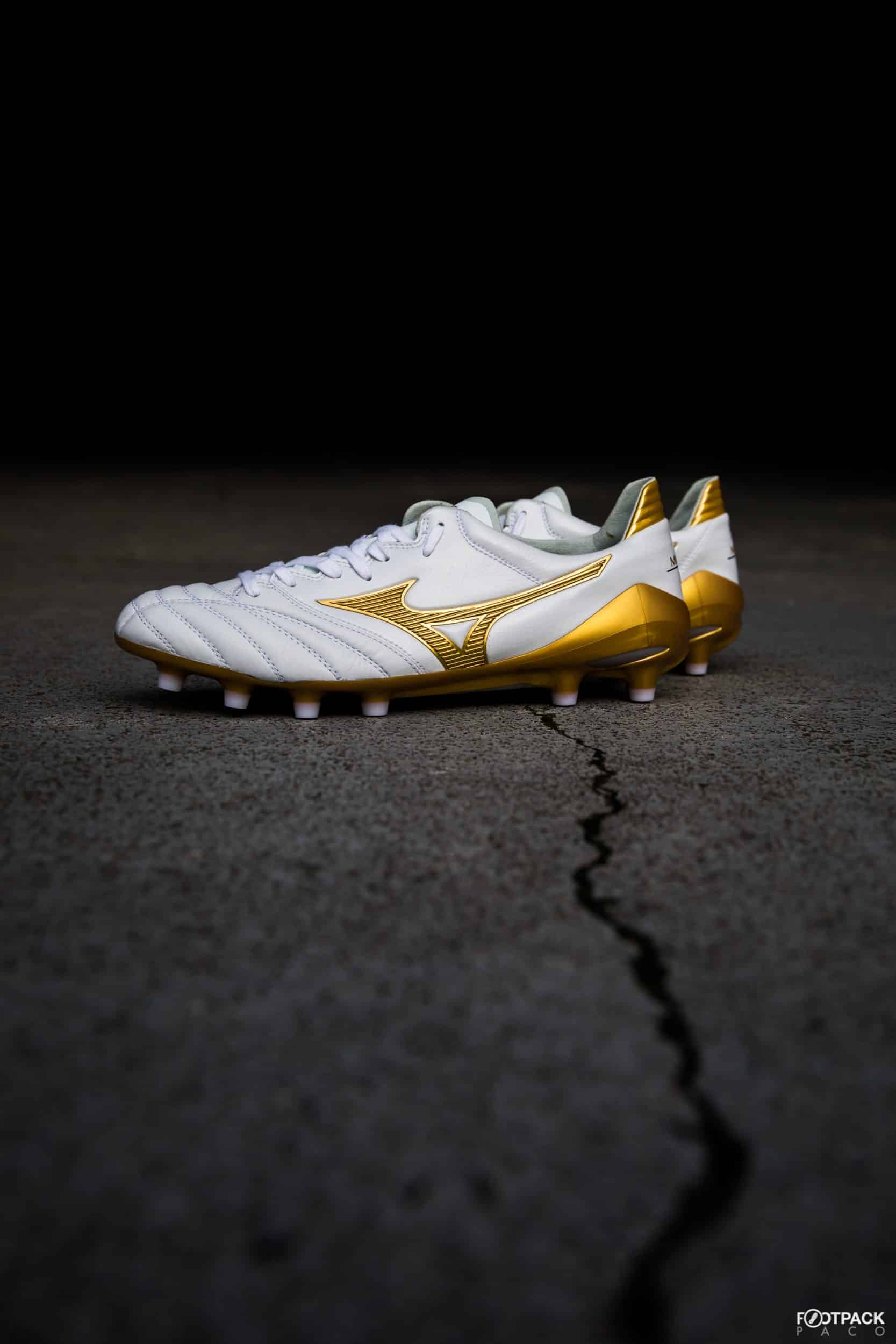 mizuno-morelia-2-neo-gold-pack-1