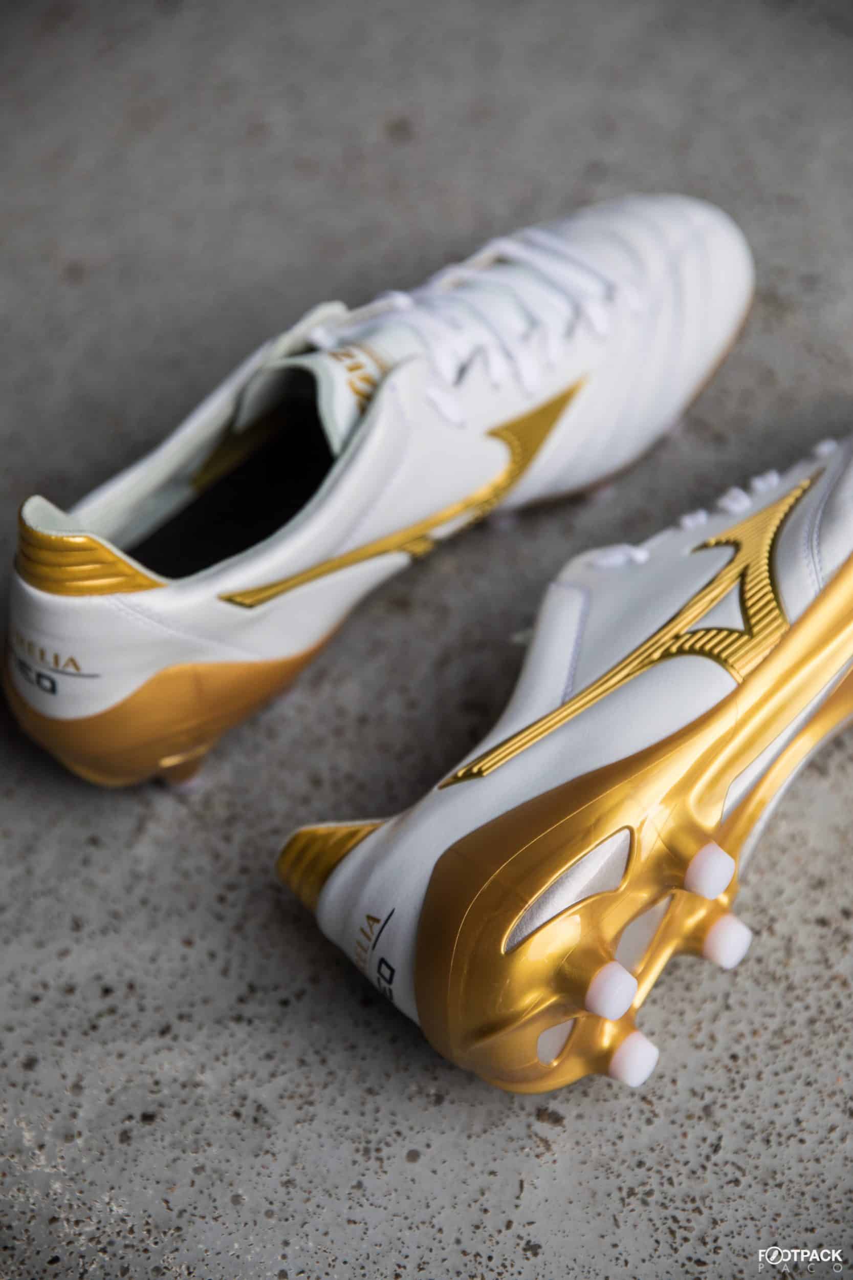 mizuno-morelia-2-neo-gold-pack-5