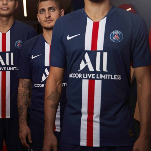 Image de l'article Pourquoi le PSG joue avec son maillot domicile face au Borussia Dortmund ?
