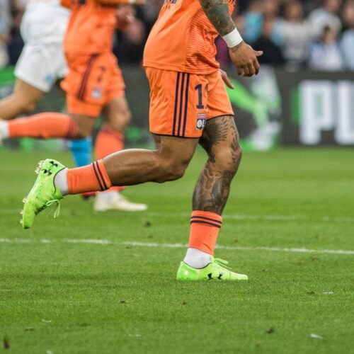 Image de l'article Memphis Depay demande à ses fans de choisir son nouvel équipementier !