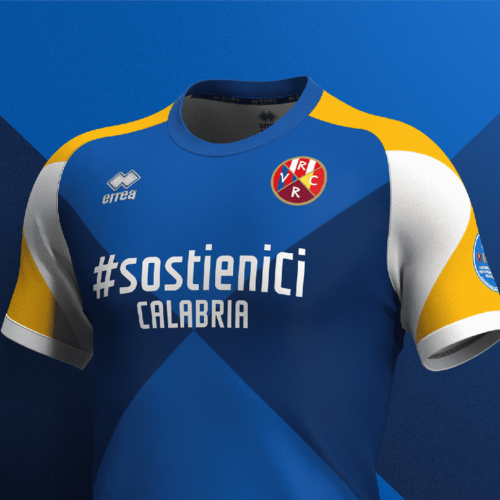 Image de l'article Quatre clubs italiens s'unissent sur un seul maillot de foot
