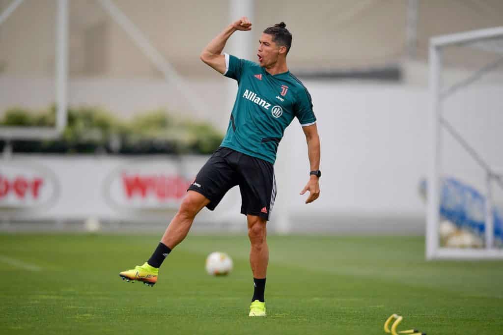 crampon ronaldo 2020