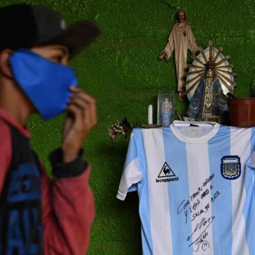 Image de l'article Un maillot de Maradona aux enchères pour lutter contre la pauvreté