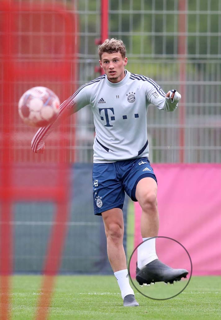 mickael-cuisance-bayern-munich-chaussures-masquees-1
