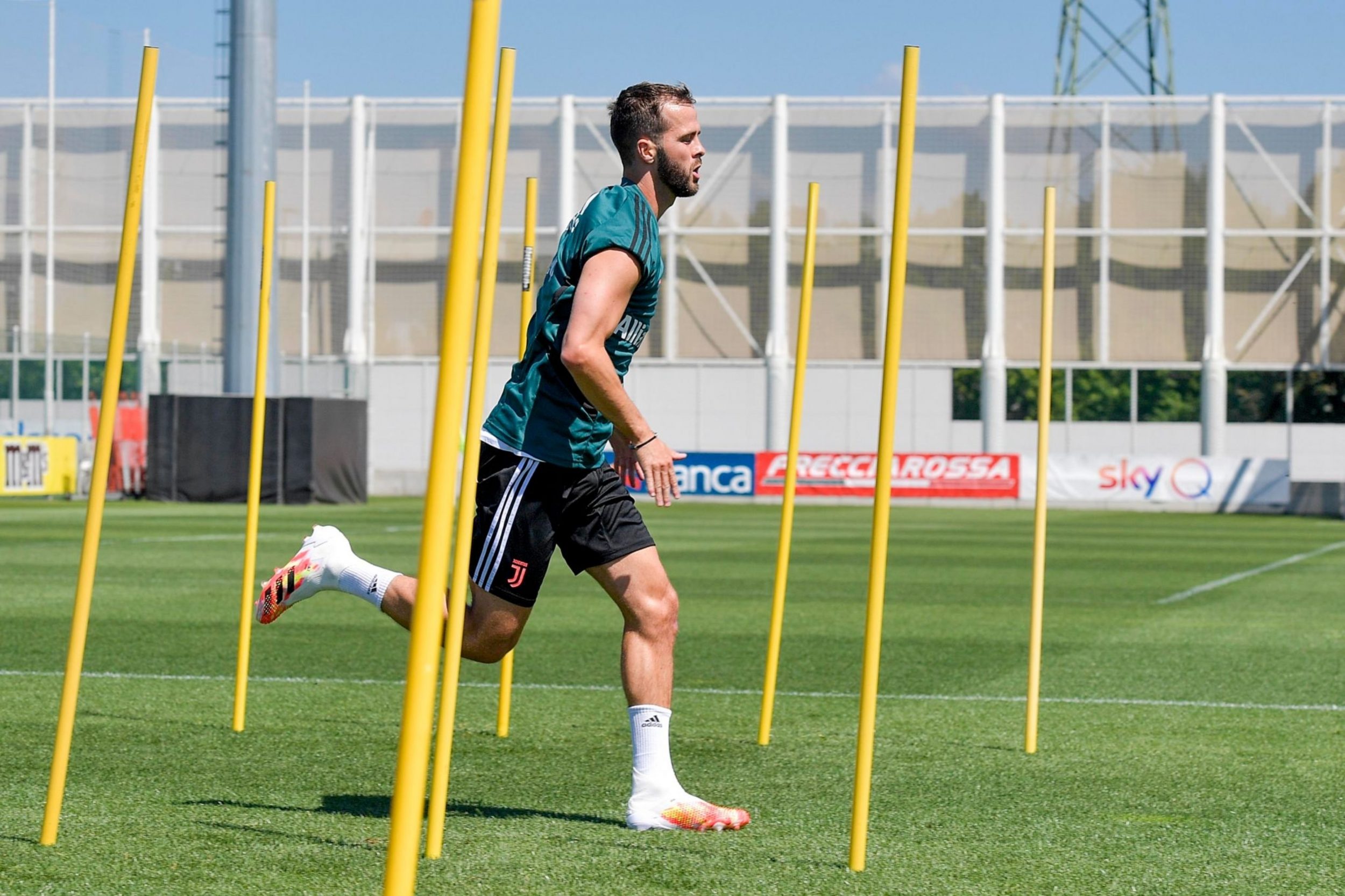 miralem-pjanic-predator