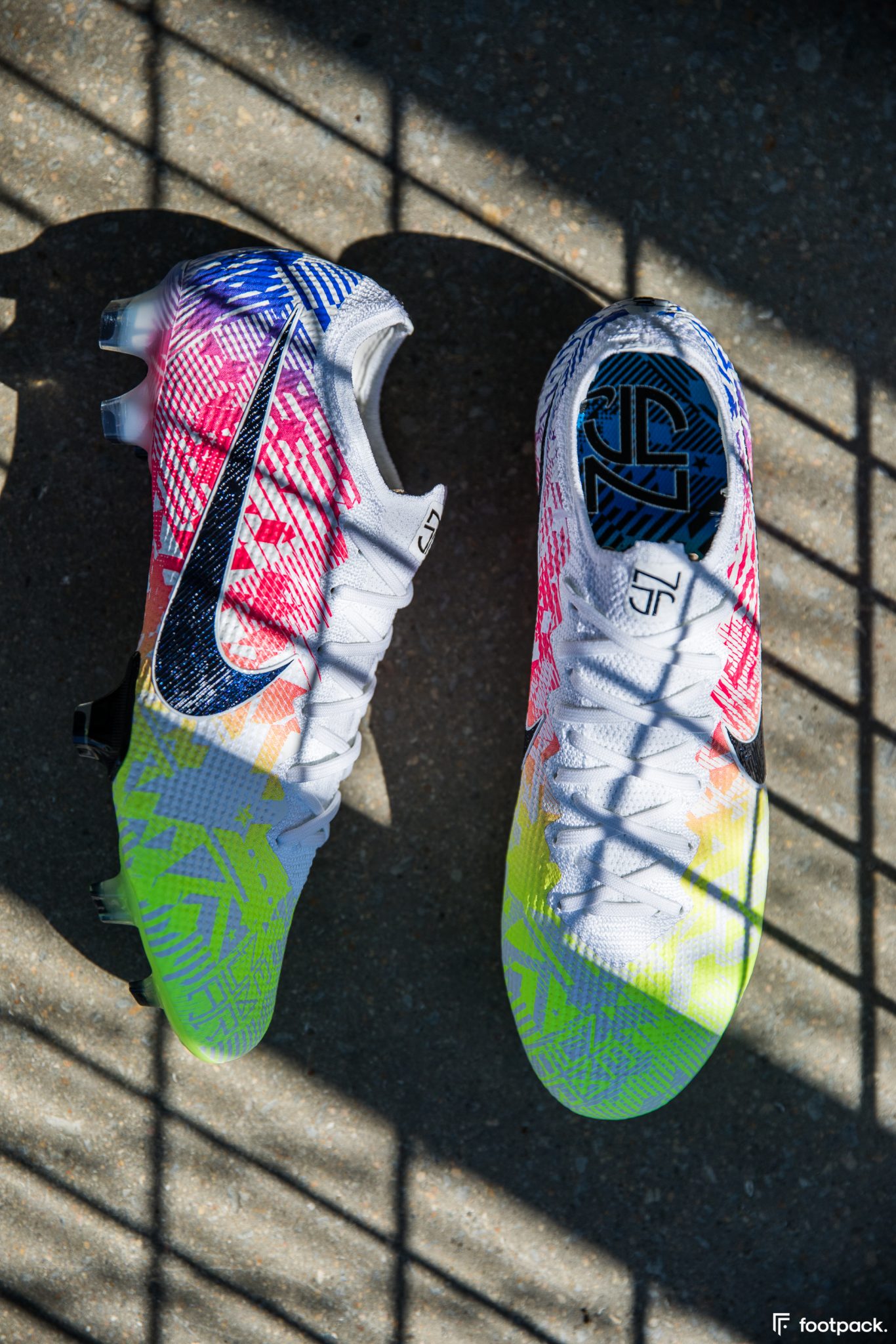 crampon neymar argent