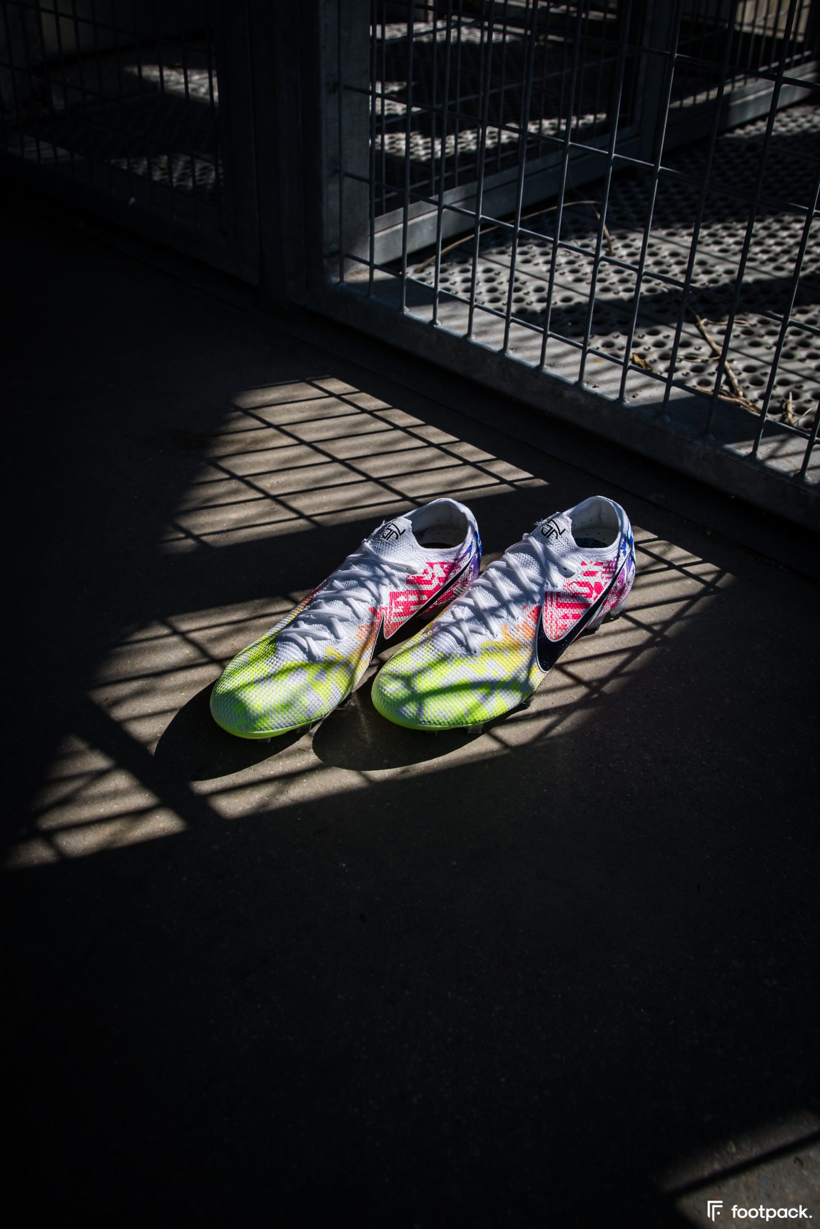 nike-mercurial-vapor-13-neymar-jogo-prismatico-footpack-2