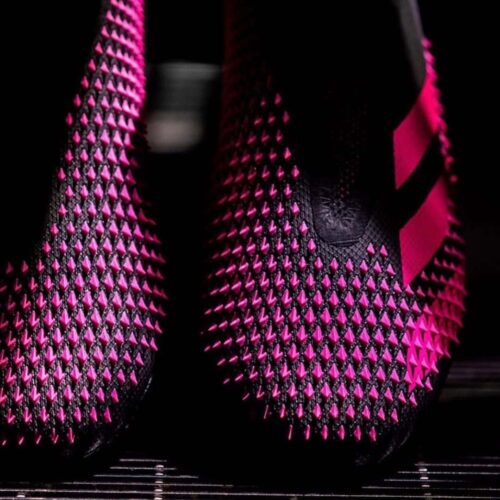 Image de l'article Une adidas Predator noir/rose exclusivement chez Pro Direct Soccer