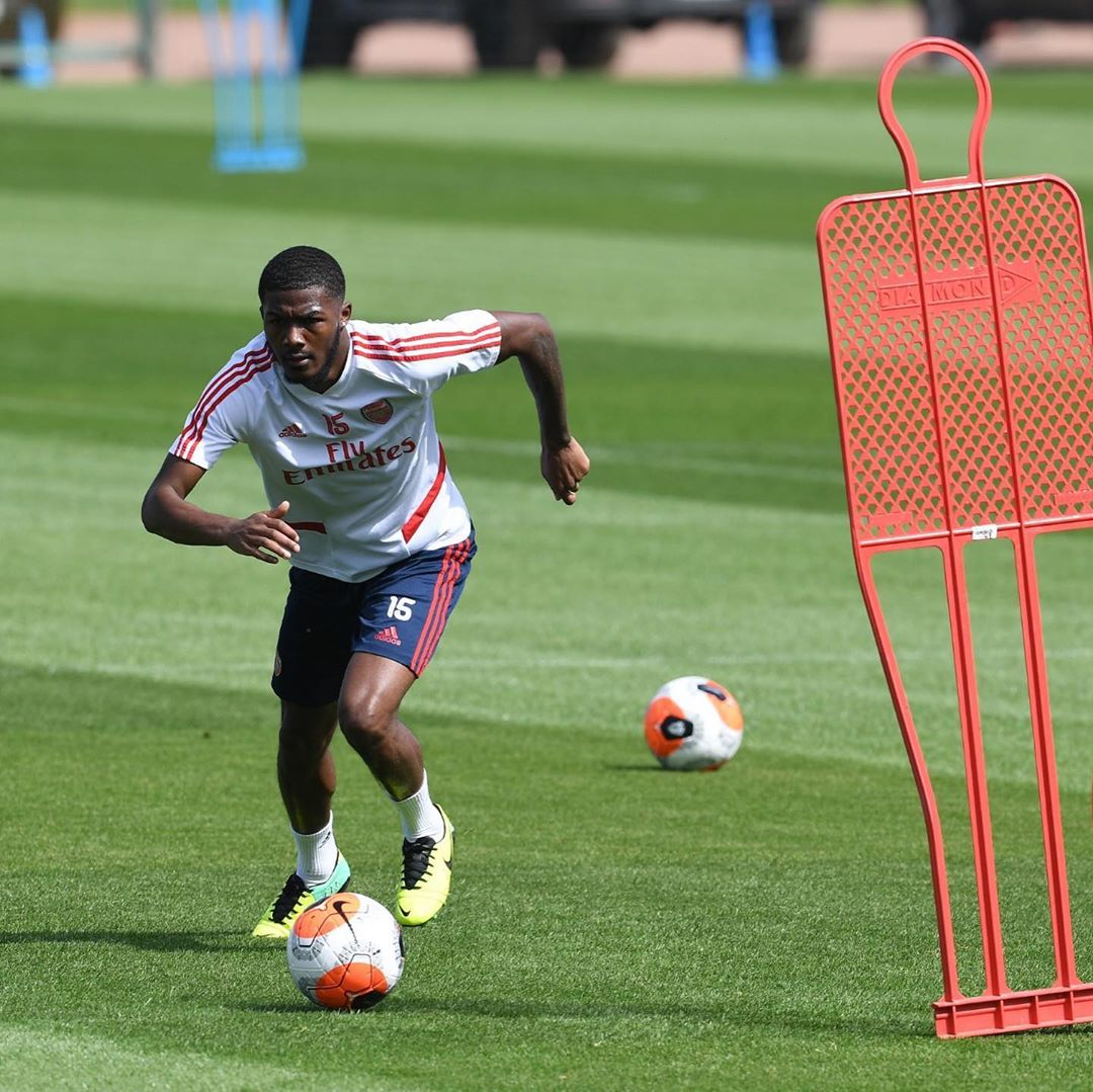AinsleyMaitland-Niles-chaussures-de-foot-2