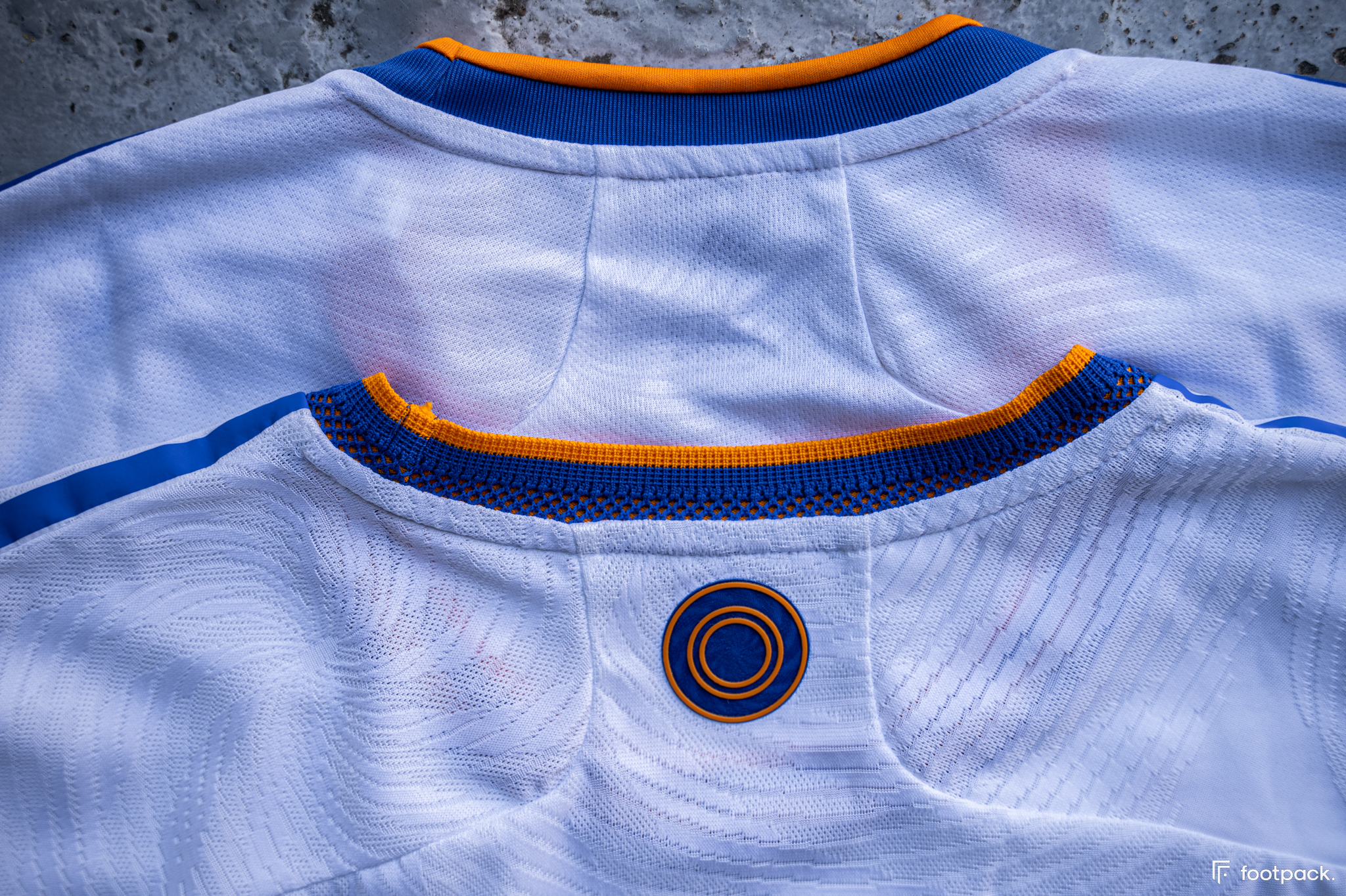 Différences maillots adidas Réplica Authentique