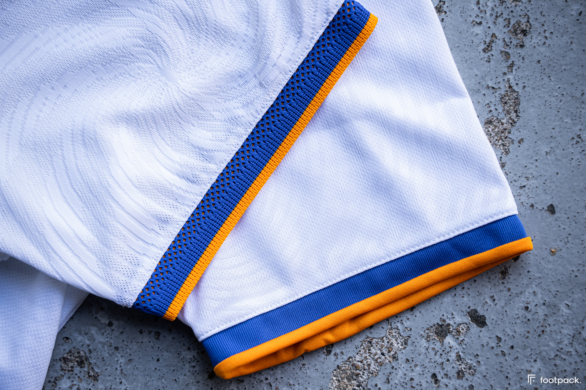Différences maillots adidas Réplica Authentique