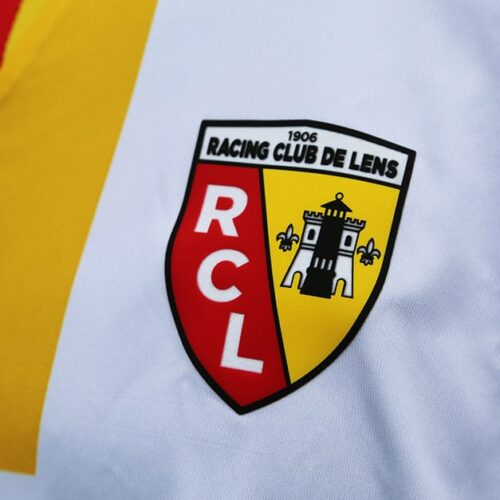 Image de l'article Le RC Lens et Macron lancent les maillots de la saison 2020-2021
