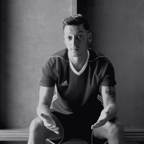 Image de l'article Mesut Ozil bientôt laché par adidas ?