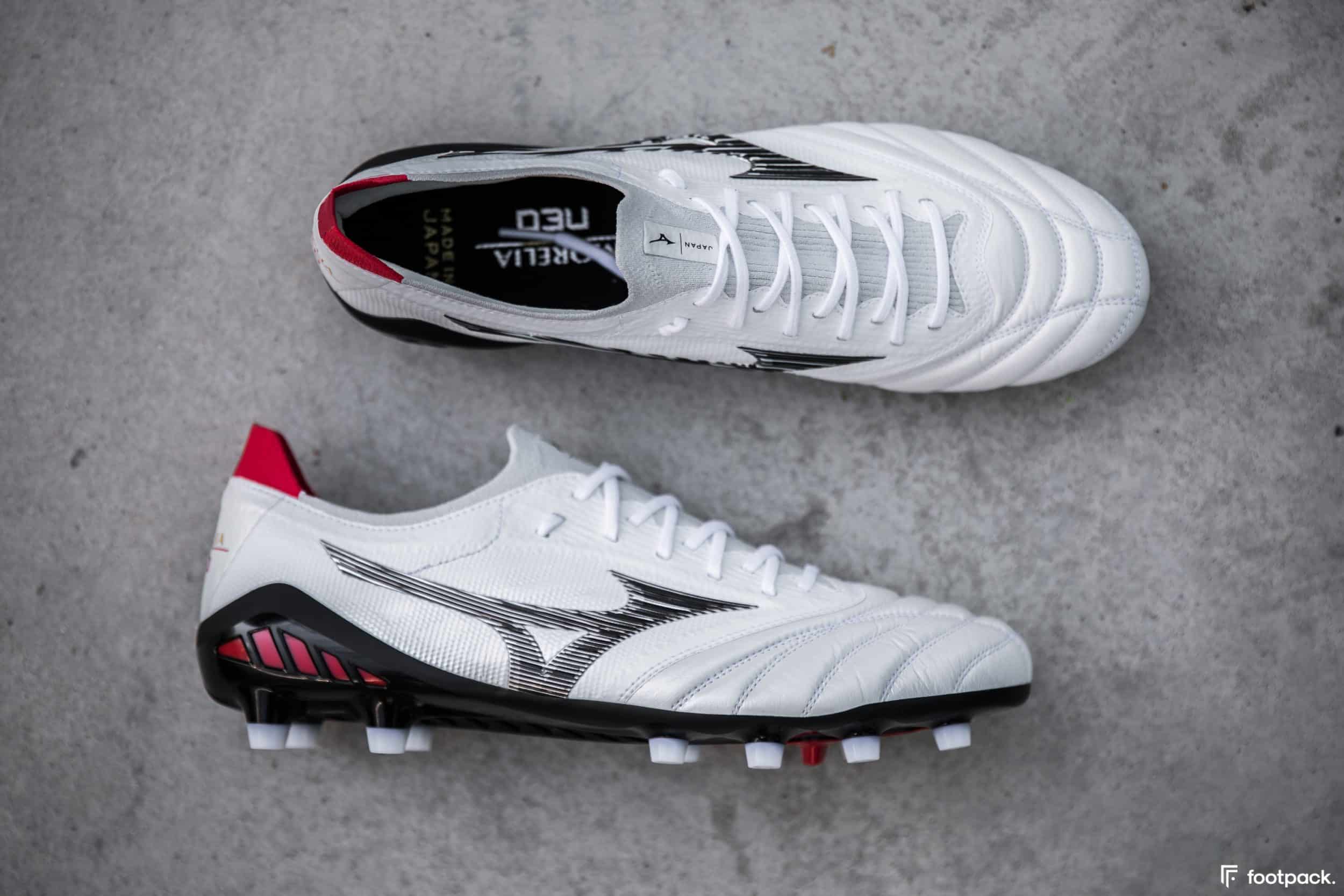 mizuno-morelia-neo-3-runbird-dna-footpack-5