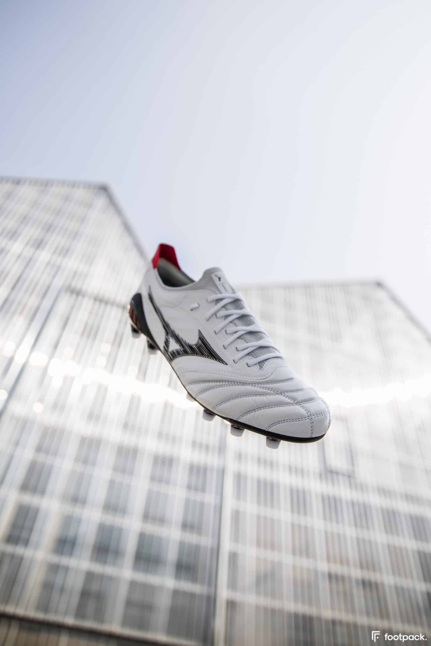 mizuno-morelia-neo-3-runbird-dna-footpack-9