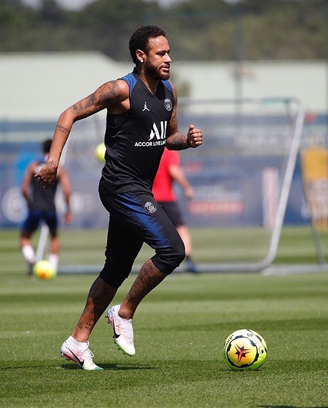 neymar-nike-mercurial-vapor-jogo-prismatico