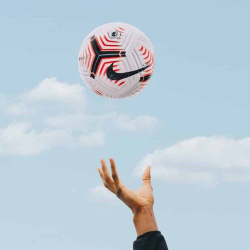 Image de l'article Le ballon 2020-2021 de la Premier League dévoilé par Nike