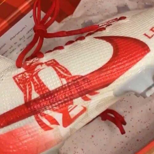 Image de l'article Nike offre des crampons spéciaux aux joueurs de Liverpool pour fêter le titre