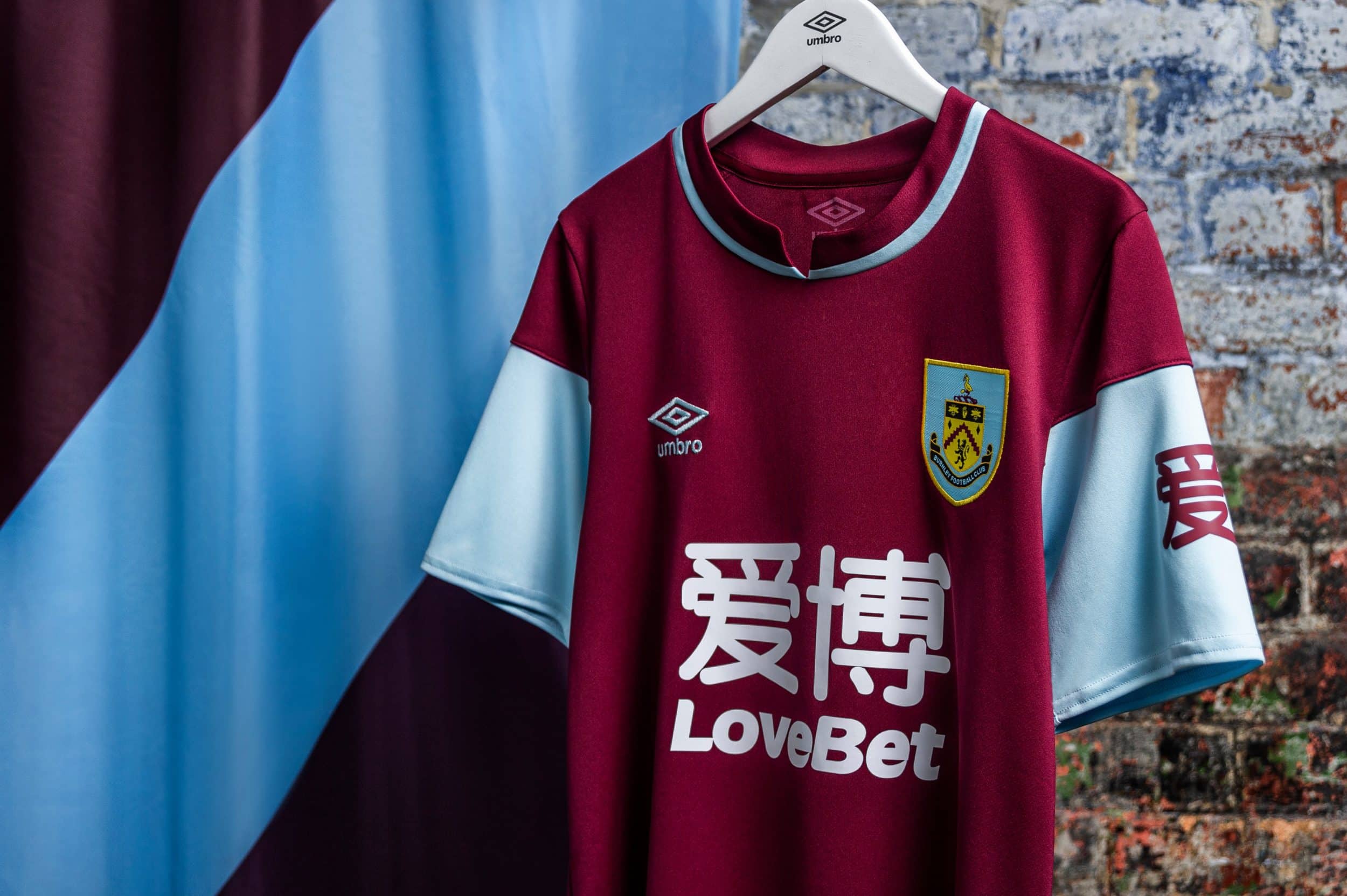 maillot-domicile-burnley-2020-2021-umbro-2