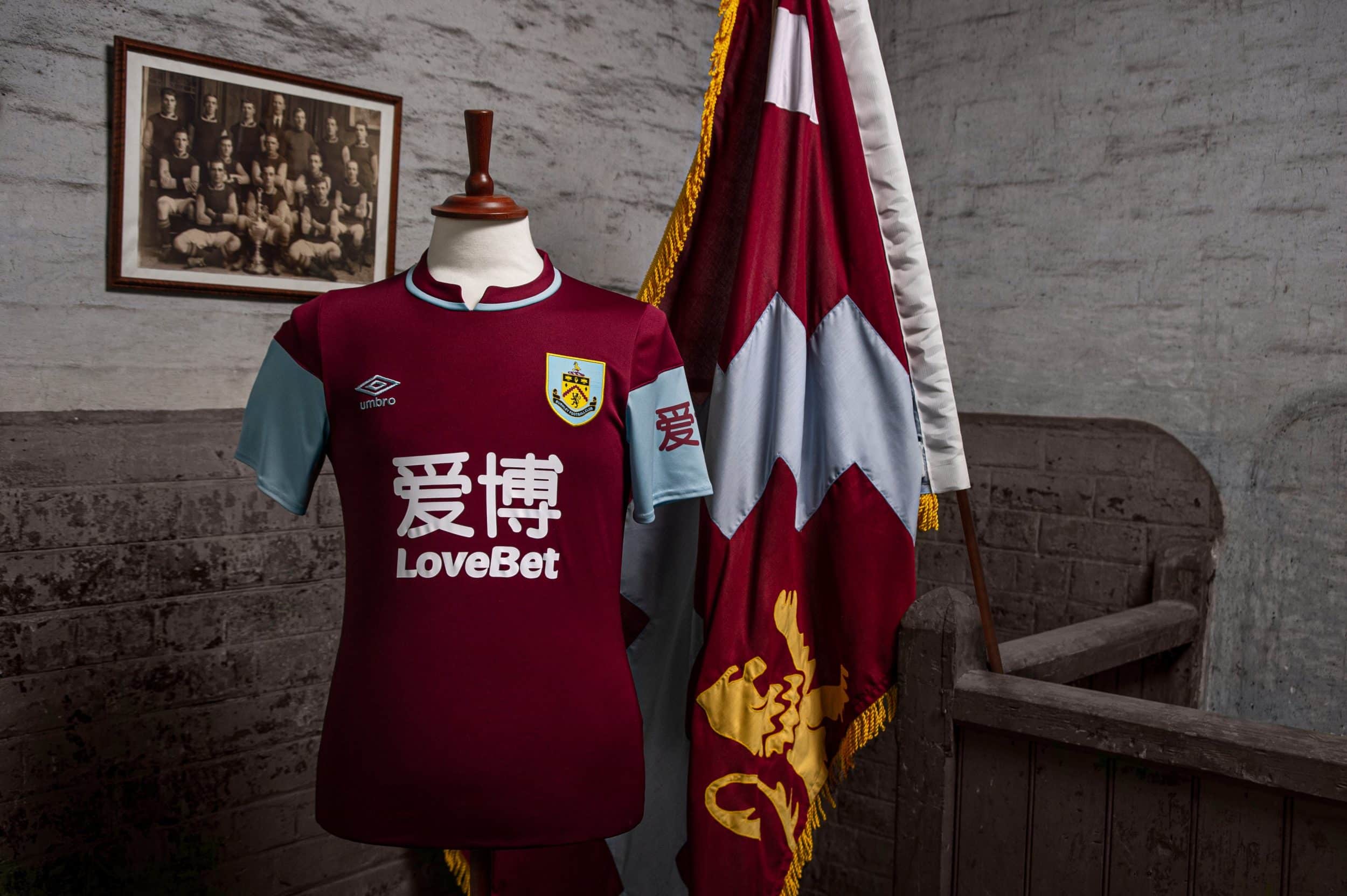 maillot-domicile-burnley-2020-2021-umbro-4