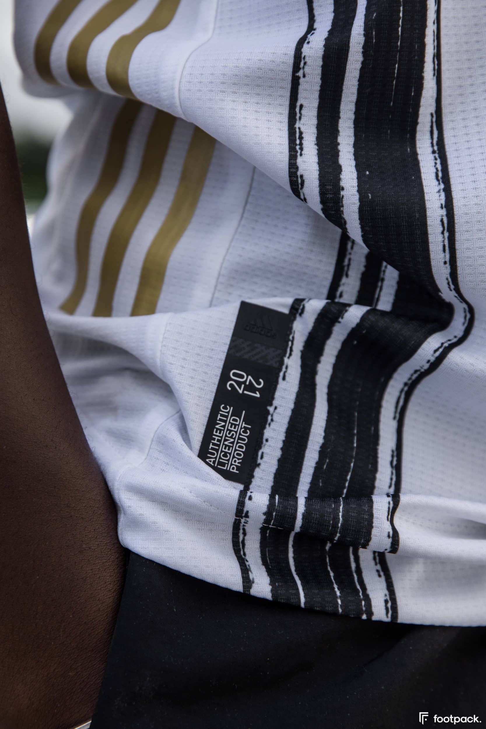 maillot-domicile-juventus-2020-2021-adidas-footpack-14