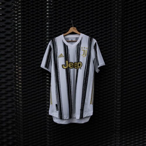 Image de l'article Quels sont les nouveaux maillots de foot 2020-2021 dévoilés ? Épisode 5