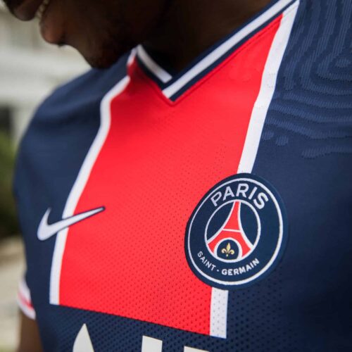 Image de l'article Est-ce que le maillot Hechter va devenir la nouvelle signature du PSG ?