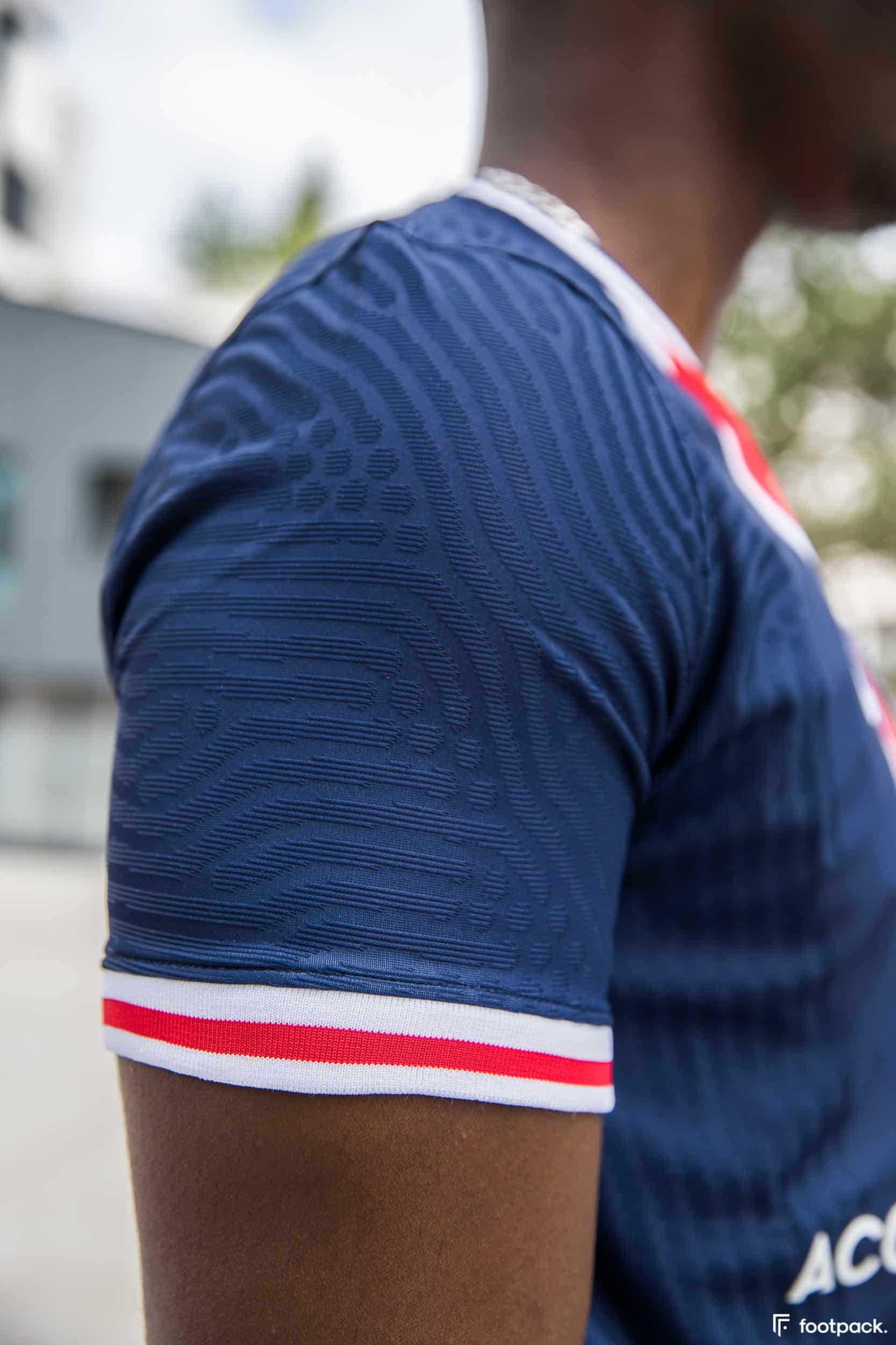 Le troisième maillot du PSG a été dévoilé par DJ Snake Le troisième maillot du PSG a été dévoilé par DJ Snake