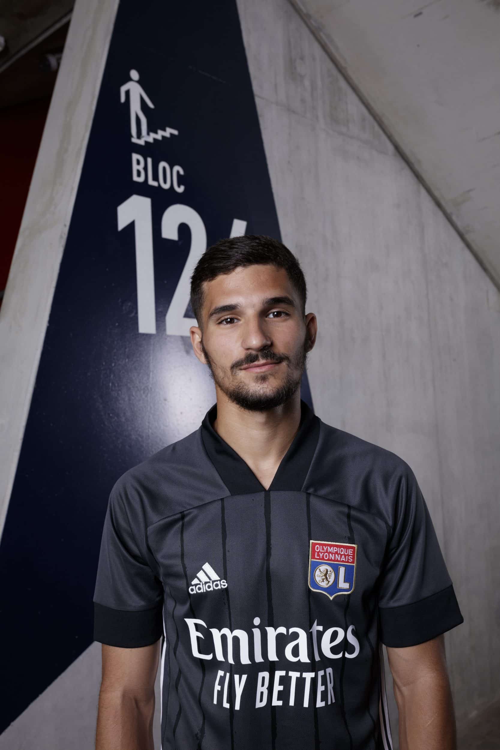 maillot-exterieur-lyon-olympique-lyonnais-2020-2021-adidas-1