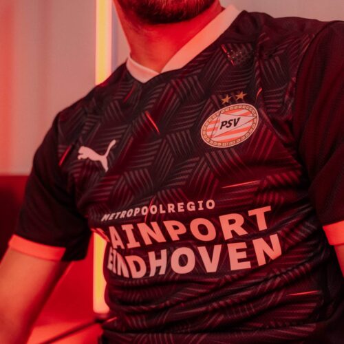 Image de l'article Le PSV Eindhoven dévoile ses maillots 2020-2021 avec Puma