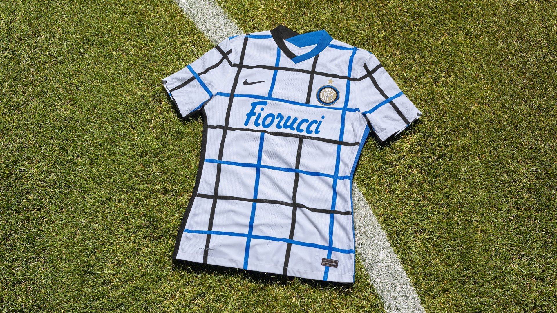 nouveau-maillot-de-foot-avec-anciens-sponsors-inter-milan