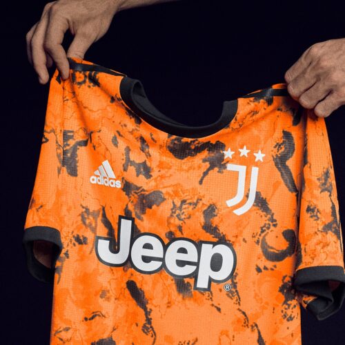 Image de l'article adidas dévoile un maillot third volcanique pour la Juventus