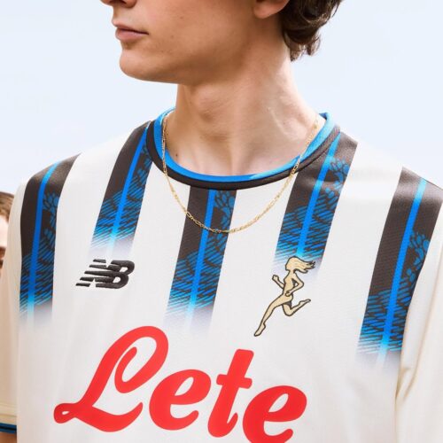 Image de l'article Pourquoi l'Atalanta Bergame joue avec deux blasons différents sur ses maillots ?