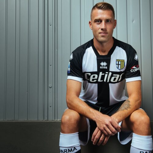 Image de l'article Parme et Errea présentent les maillots 2020-2021
