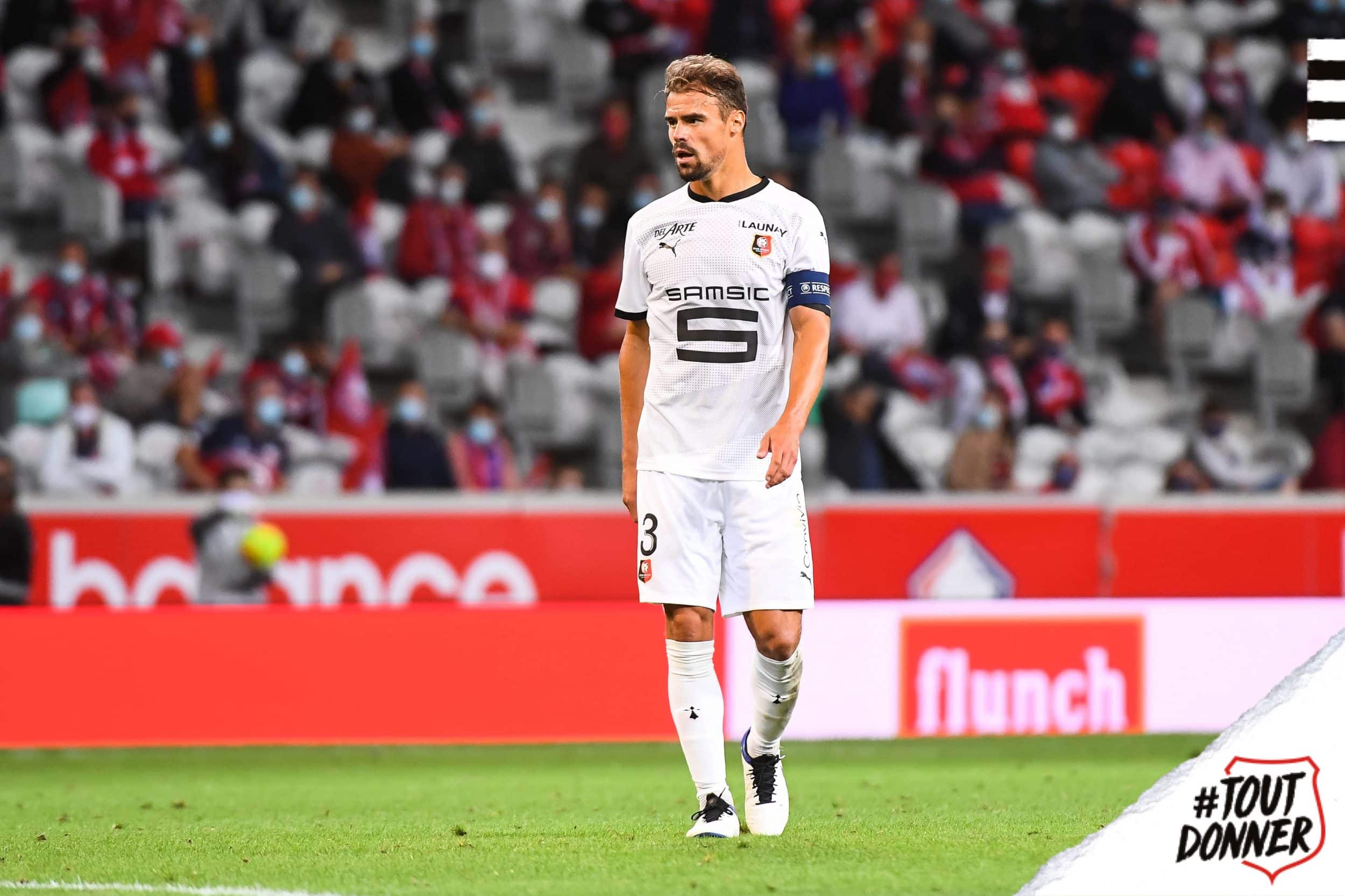 maillot-stade-rennais-exterieur-joueur-designs-differents-1