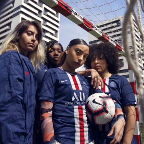 Image de l'article PSG : Nike voudrait réduire la production du maillot domicile