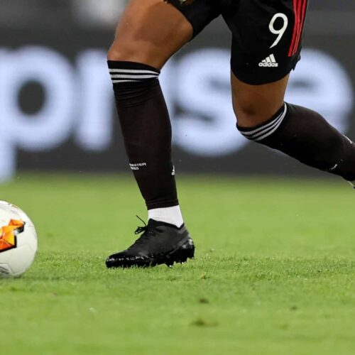 Image de l'article Martial en crampons masqués, Digne quitte adidas, Kimpembe qui hésite. Le #bootsmercato des Bleus