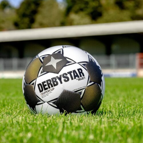 Image de l'article Select dévoile un ballon spécial pour la Super Coupe d’Allemagne
