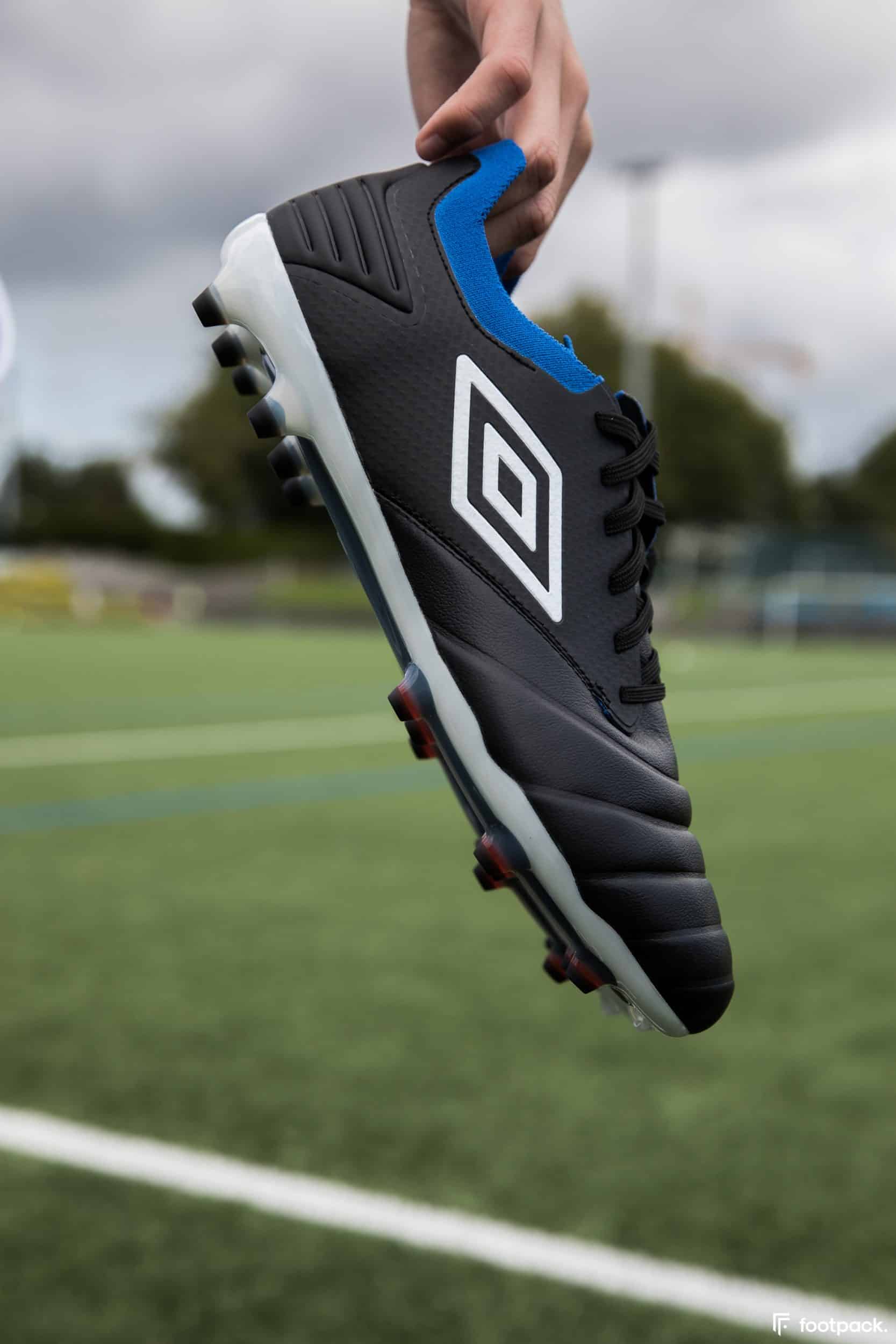 umbro-tocco-noir-bleu-2020-footpack-14