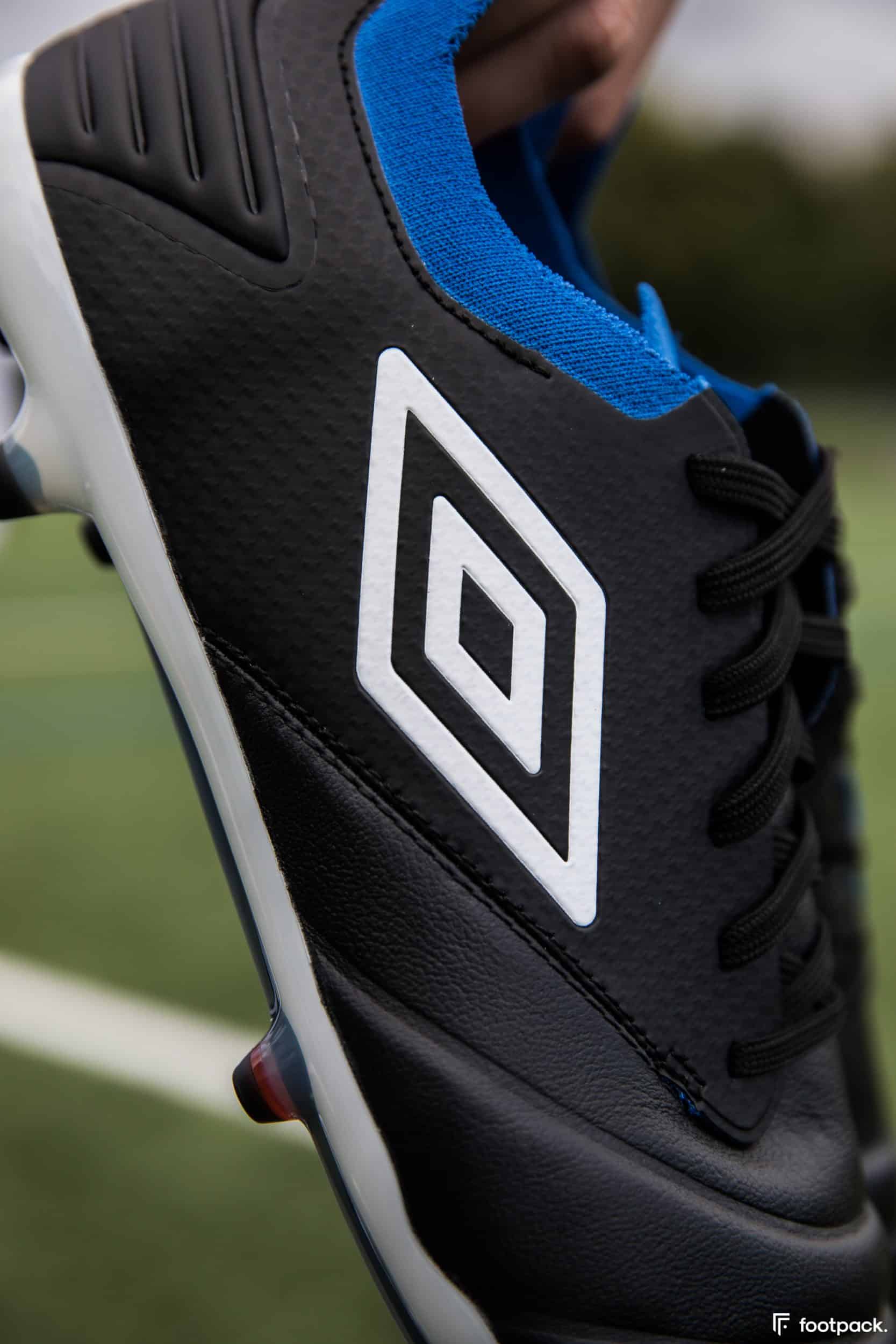 umbro-tocco-noir-bleu-2020-footpack-15