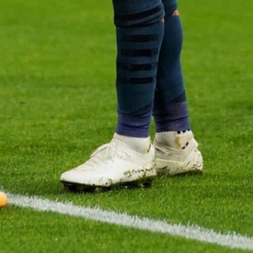 Image de l'article Des crampons inconnus pour Raheem Sterling. Nouvelle marque ? Nouveau modèle ?